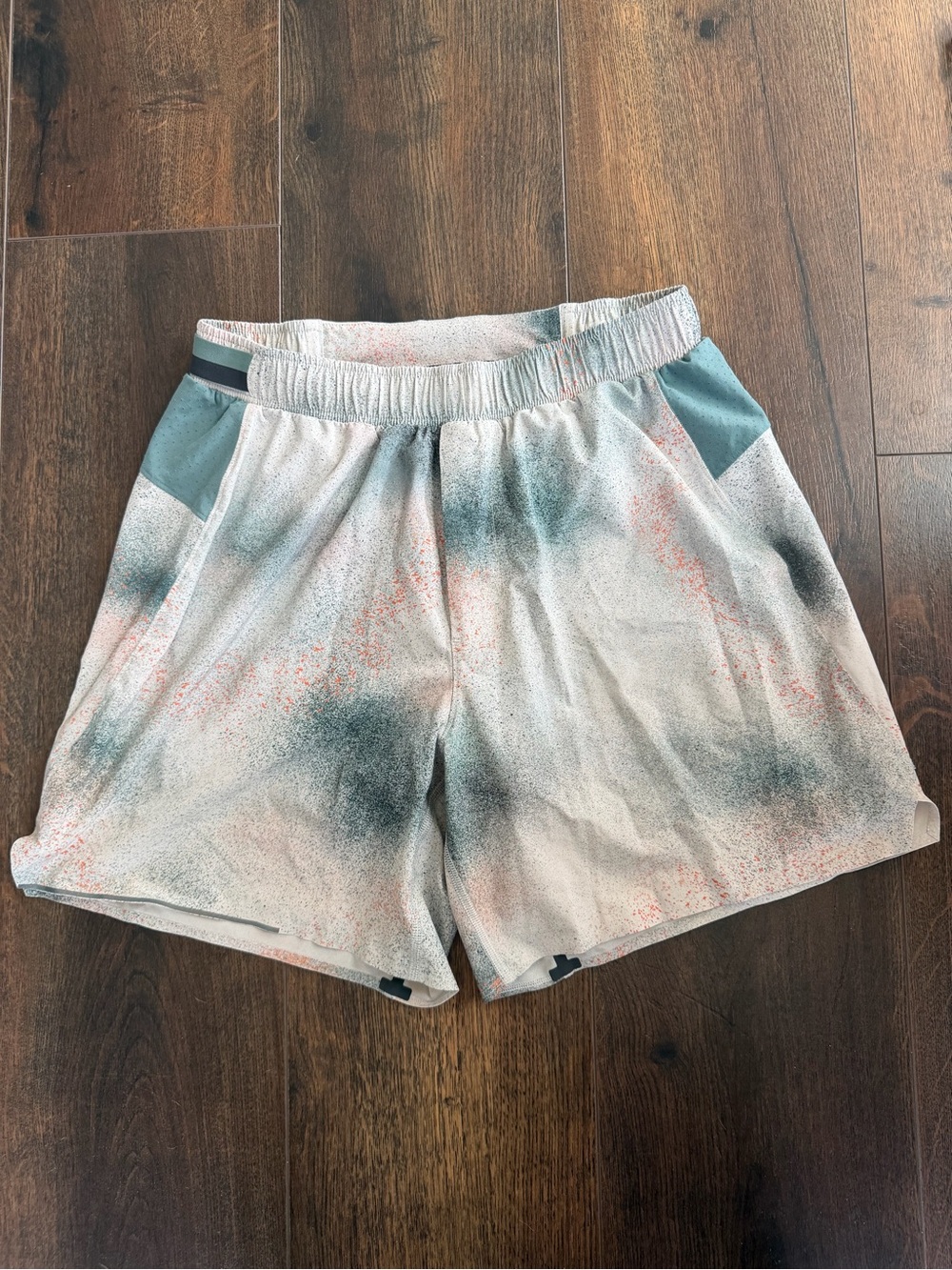 Lululemon Men’s unlined shorts MEDIUM